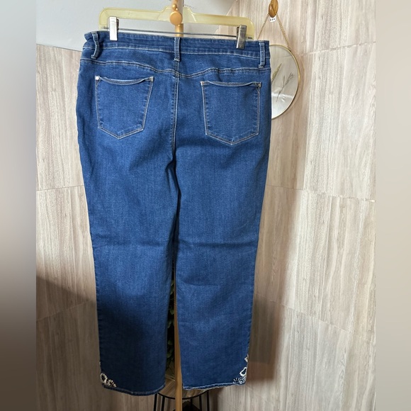 Chico’s Girlfriend Straight Leg Ankle Elegant Embroidered Jeans - Picture 2 of 9